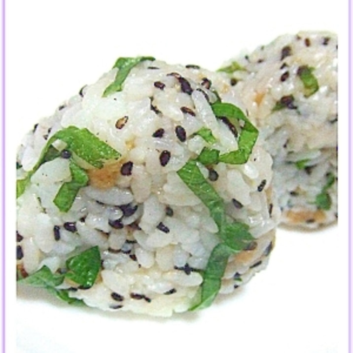 揚げ玉と大葉のおにぎり レシピ 作り方 By ねうしとら子 楽天レシピ 揚げ玉と大葉のおにぎり レシピ 作り方 By ねうしとら子 楽天レシピ